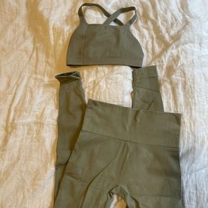 Set active set in matcha box x bra size small